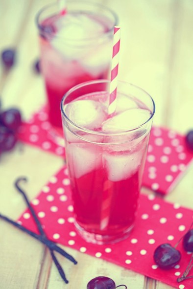 vişne ve vanilyalı maden suyu